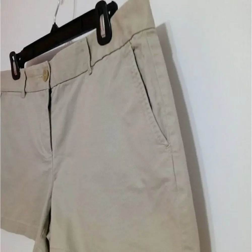 Ann Taylor LOFT Khaki Modern Shorts Size 8 - Picture 4 of 11